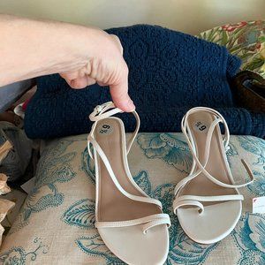 Banana Republic white leather strappy kitten heels NWT